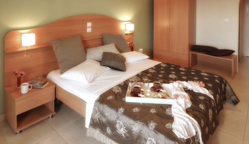 Habitación familiar, vistas parciales al mar