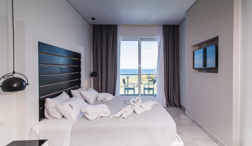 Suite ejecutiva, piscina privada, vistas al mar
