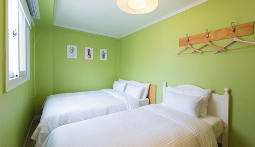 35)Triple Room