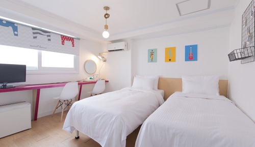 26)Twin Room
