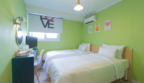 33)Twin Room