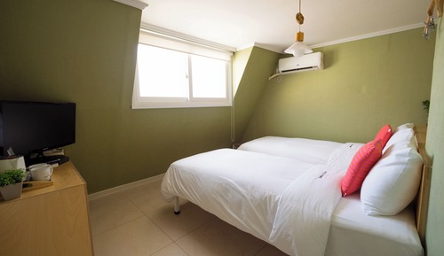 46)Twin Room