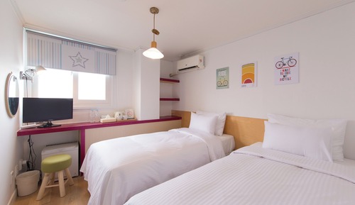42)Twin Room