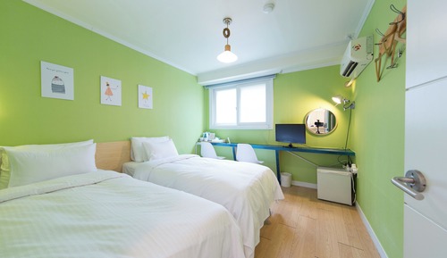 24)Twin Room