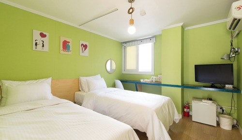 22)Twin Room