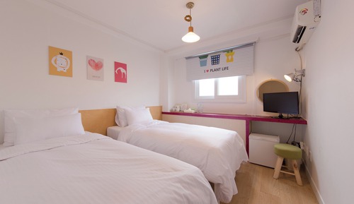 41)Twin Room
