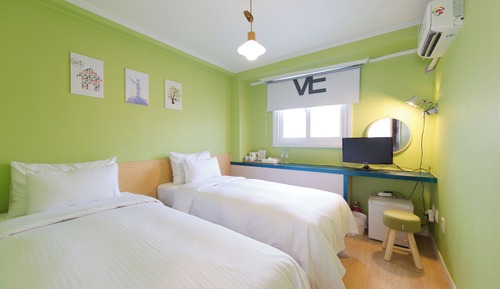 32)Twin Room