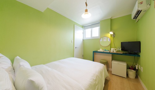 36)Double Room