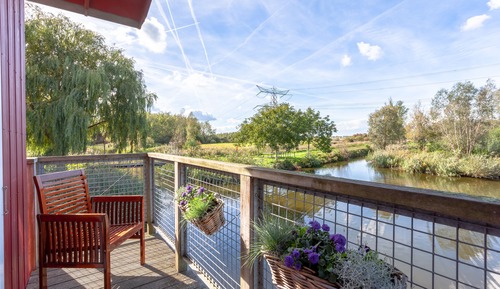 Habitación estándar con 1 cama doble o 2 individuales, vistas al río, en la zona del patio
