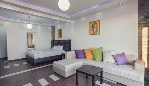 Estudio, 1 cama de matrimonio con sofá cama, vistas parciales al mar