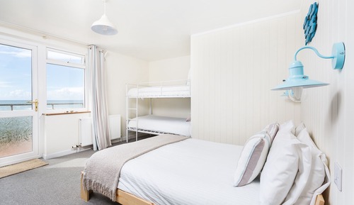 Suite superior, baño privado (with beach facing balcony)