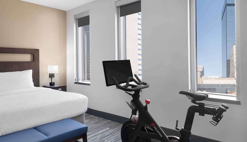Estudio, 1 cama de matrimonio grande, vistas a la ciudad (Peloton)