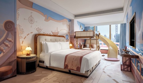 Mandarin River Themed Room King