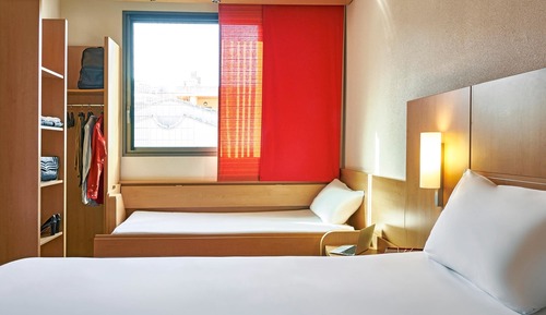 Habitación, varias camas