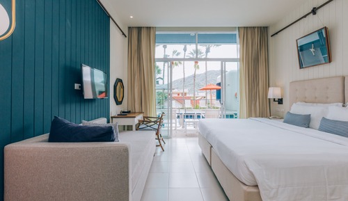 Habitación Deluxe, acceso a la piscina