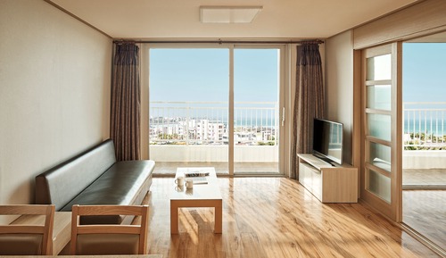 Suite (Kitchen/Standard/Double)