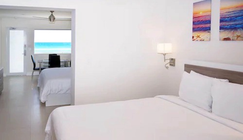 Deluxe Oceanfront King Suite (Second Floor)