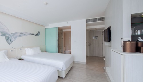 Habitación superior con 2 camas individuales, vistas a la ciudad