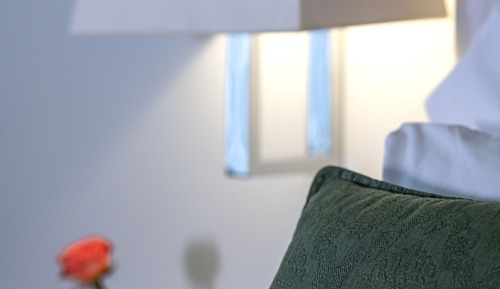 Habitación superior con 1 cama doble o 2 individuales, vistas al jardín