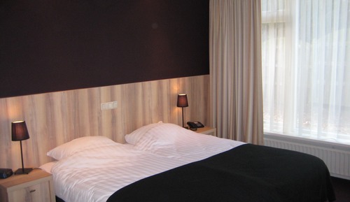 Habitación estándar con 2 camas individuales, 1 cama doble