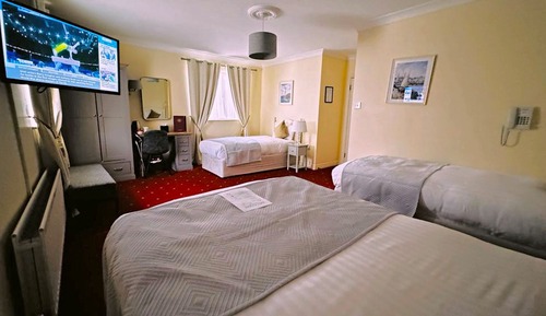 Habitación cuádruple estándar, varias camas, baño privado