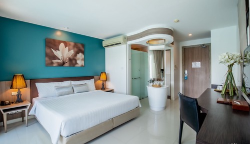 Habitación Deluxe, acceso a la piscina