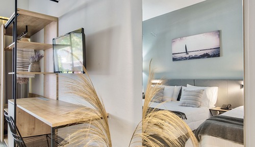 Habitación Premium, vistas a la piscina (Double/ Triple/ Quad)