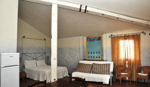 Estudio familiar, 1 cama de matrimonio con sofá cama, cocina básica, vistas al valle (GLICINI)