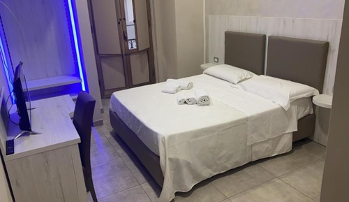 Habitación con 1 cama doble o 2 individuales, vistas a la ciudad