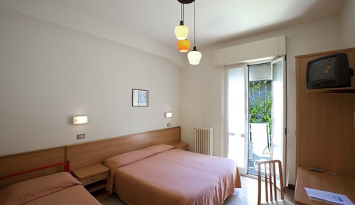 Habitación triple básica, vistas al jardín