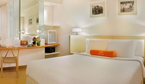 Habitación, vistas a la piscina (HARRIS)