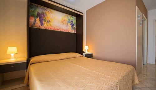 Habitación con 1 cama doble o 2 individuales, balcón