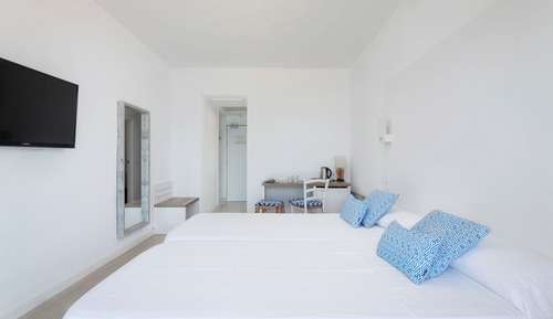 Habitación doble, balcón (Front Sea View)