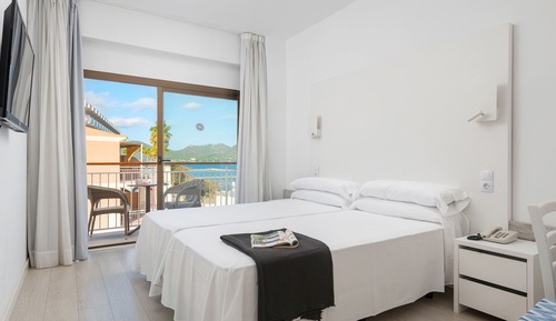 Habitación doble, balcón (Side Sea View)