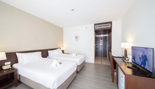 Habitación superior con 2 camas individuales, vistas a la ciudad