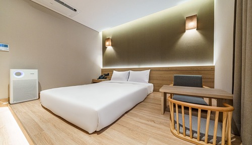Habitación estándar doble, 1 cama doble, bañera, vistas a la ciudad