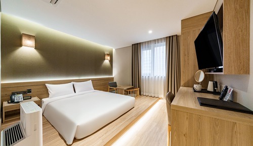 Habitación estándar doble, 1 cama doble, bañera, vistas a la ciudad