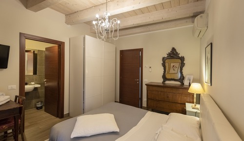 Habitación Deluxe con 1 cama doble o 2 individuales, baño privado