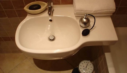 Habitación básica con 2 camas individuales