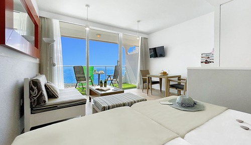 Estudio superior, vistas al mar
