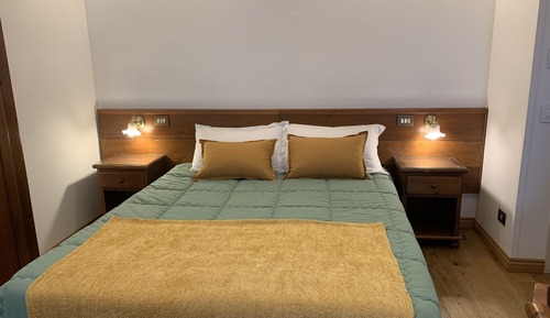 Habitación clásica con 1 cama doble o 2 individuales, vistas a la montaña (Attic)