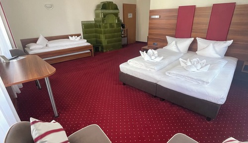 Habitación estándar con 1 cama doble o 2 individuales, vistas a la ciudad