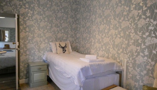 Habitación triple, baño privado (The Swale)