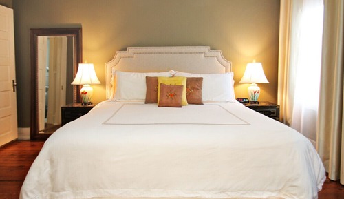 Suite Premium, 1 cama de matrimonio grande, cocina, vistas al jardín (Renwick, 2nd Floor Walk-up)