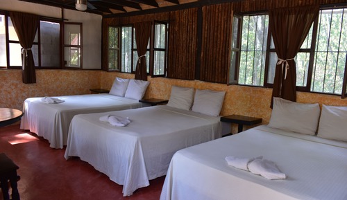 Habitación familiar, varias camas, baño privado