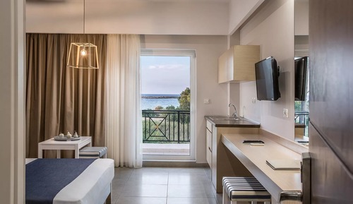 Estudio, vistas al mar, planta baja