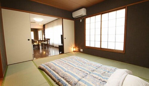 Ático familiar, fumadores (with Tatami Area)