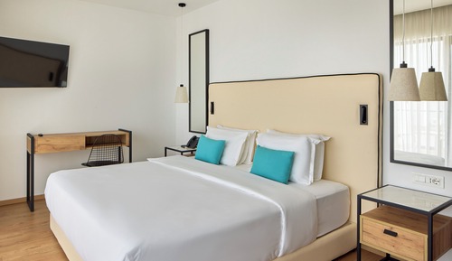Habitación, vistas parciales al mar (Sol)
