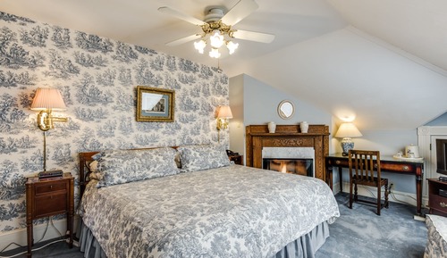 Jackson House Room 6