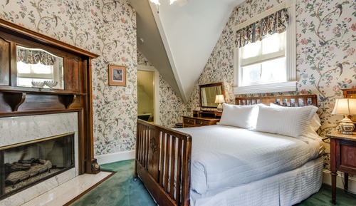 Carriage House Suite 3